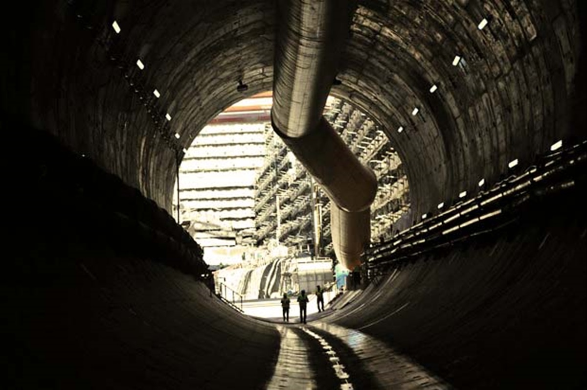 120 000 biler og lette kjøretøy forventes å reise gjennom tunnelen hver dag.